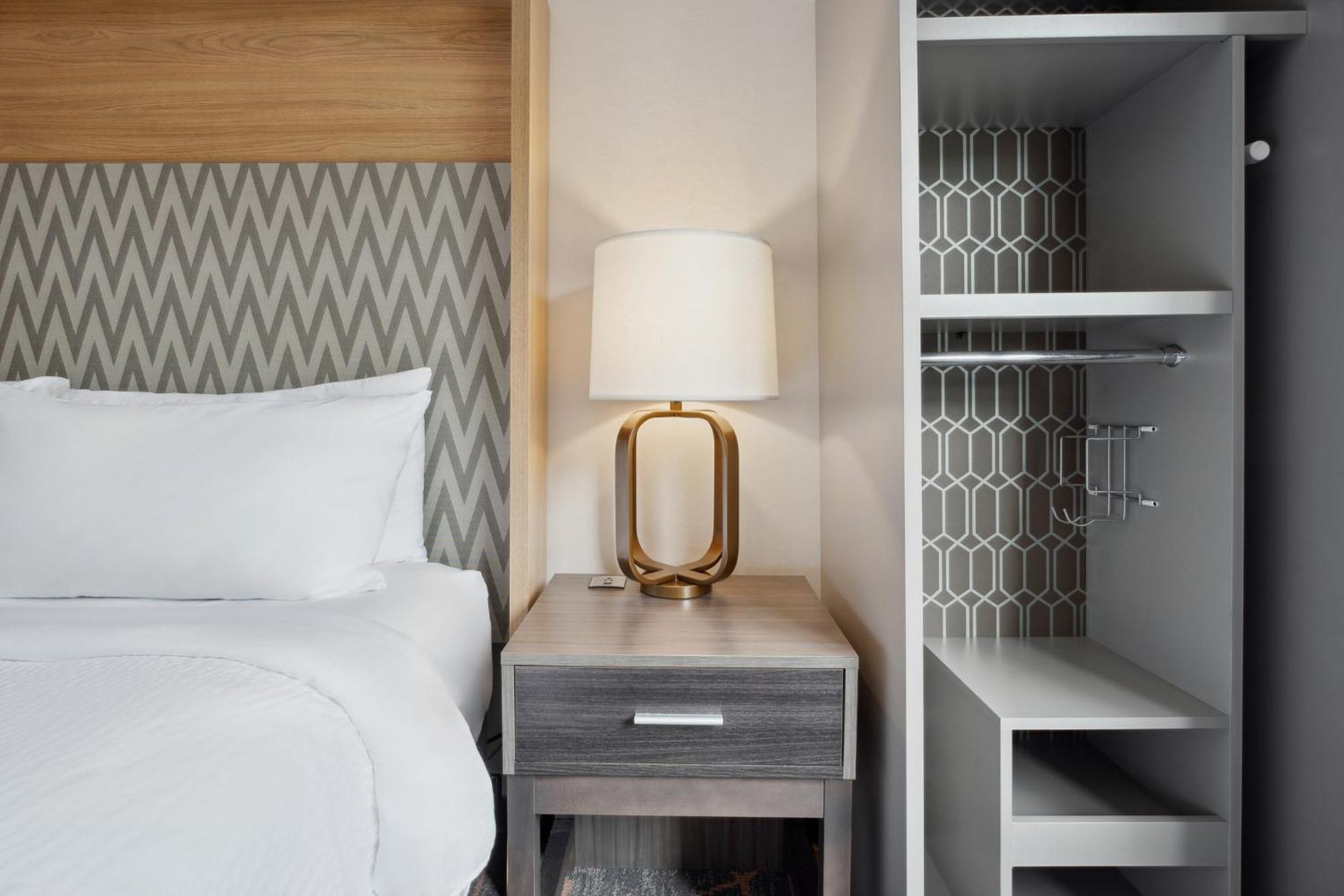 Holiday Inn Portsmouth By Ihg Экстерьер фото